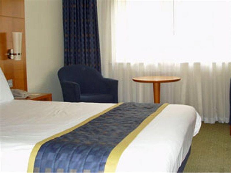 Britannia Leeds Bradford Airport Hotel Bramhope Exterior photo